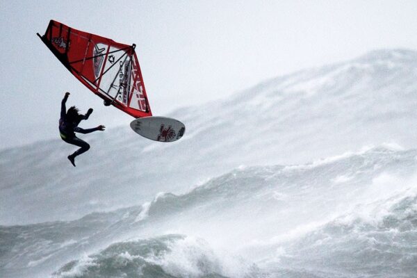 How to Windsurf in Stormy or Challenging Conditions How to Windsurf in Stormy or Challenging Conditions